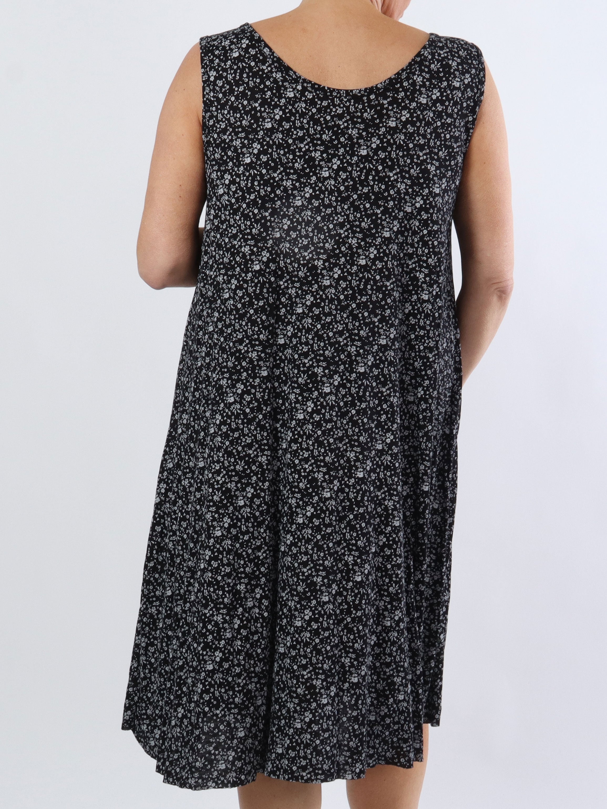 Astrid - Plus size sommerkjole i viskose med blomsterprint